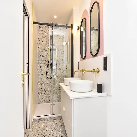 Charming And Cosy Flat Next To The Eiffel Tower Parijs